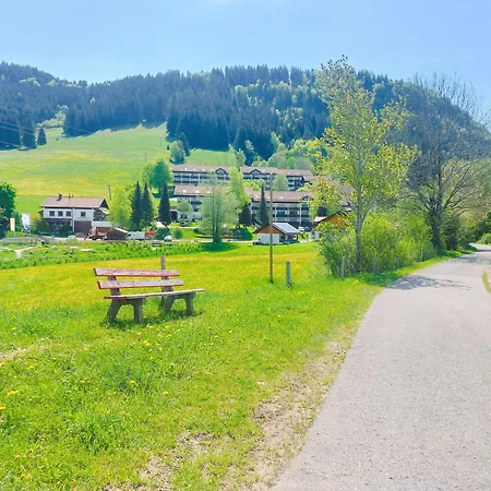 Berg-juwel Mit Hallenbad Und Sauna - Direkt An Der Skipiste *