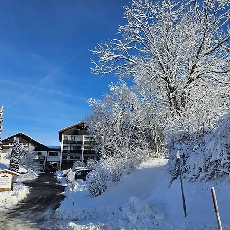 Berg-juwel Mit Hallenbad Und Sauna - Direkt An Der Skipiste Apartment *